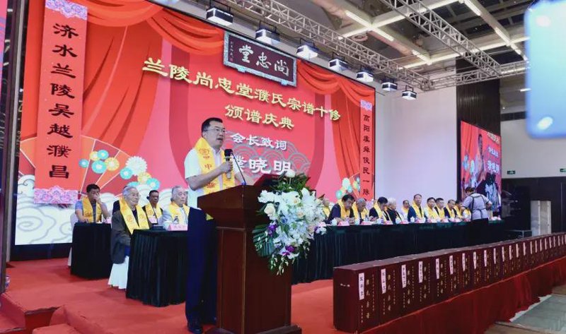 在寻找家谱印刷服务时,如何选择一家好的印刷厂成为了许多人的难题。今天就来为大家解析一下不同印刷厂的特点与优势,帮助您轻松找到满意的合作伙伴。